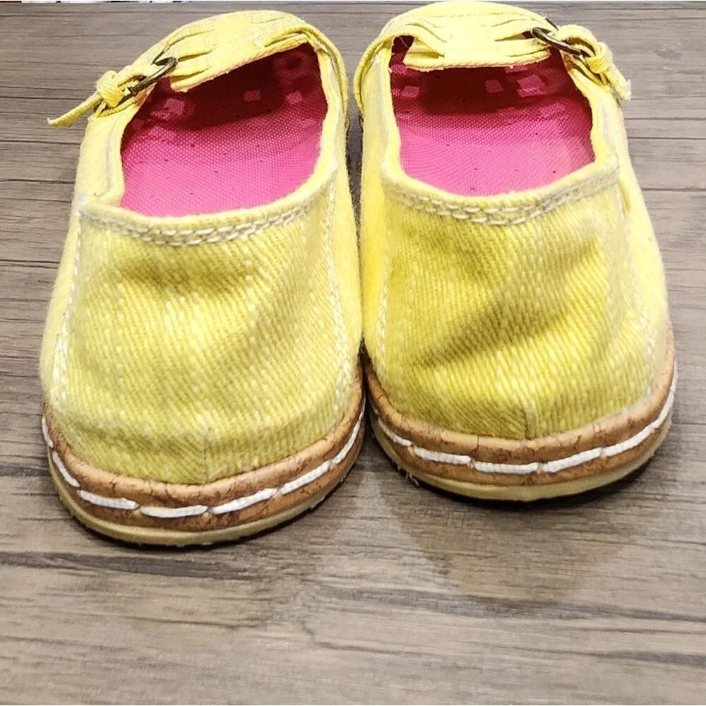 ❤️2/$18 Skechers Tone ups Finish Yellow Slip-on Round Toe Flat Shoes 8.5